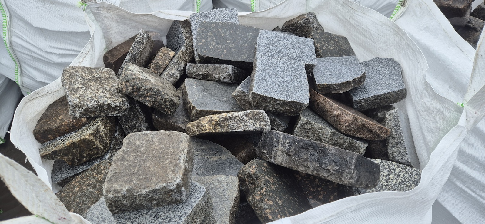 Materiál a dodávky