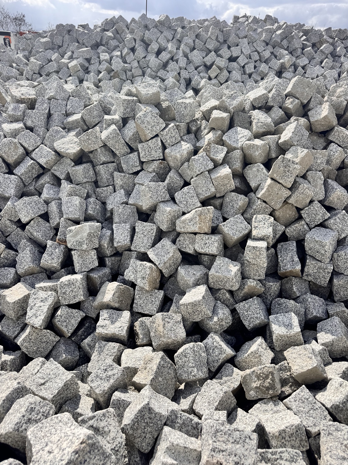 Materiál a dodávky