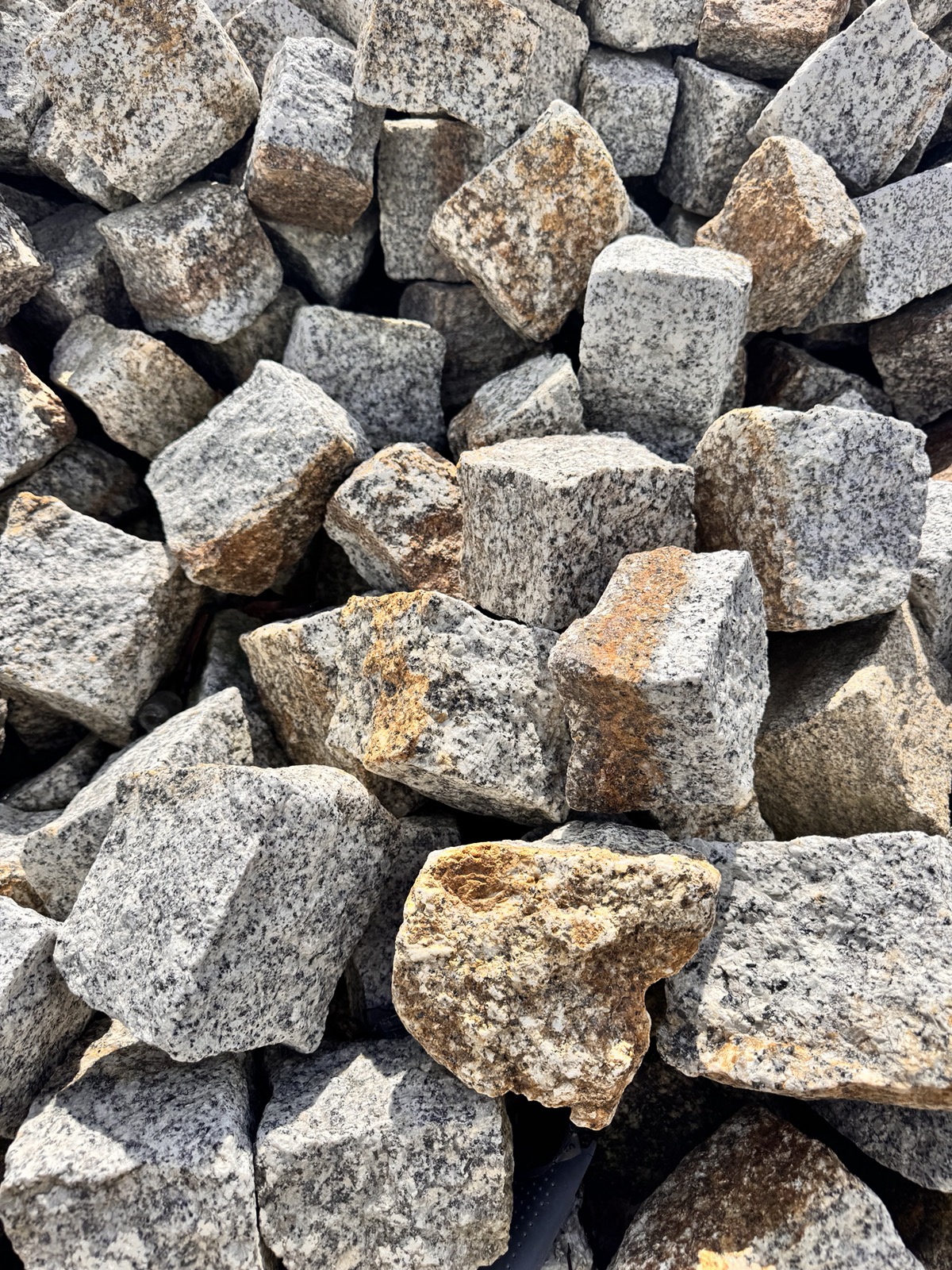 Materiál a dodávky